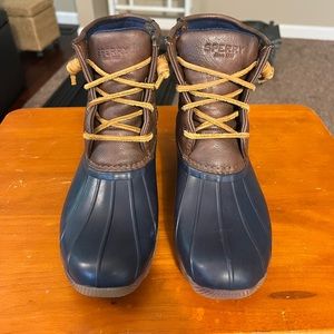 Girls size 5 Sperry Boots